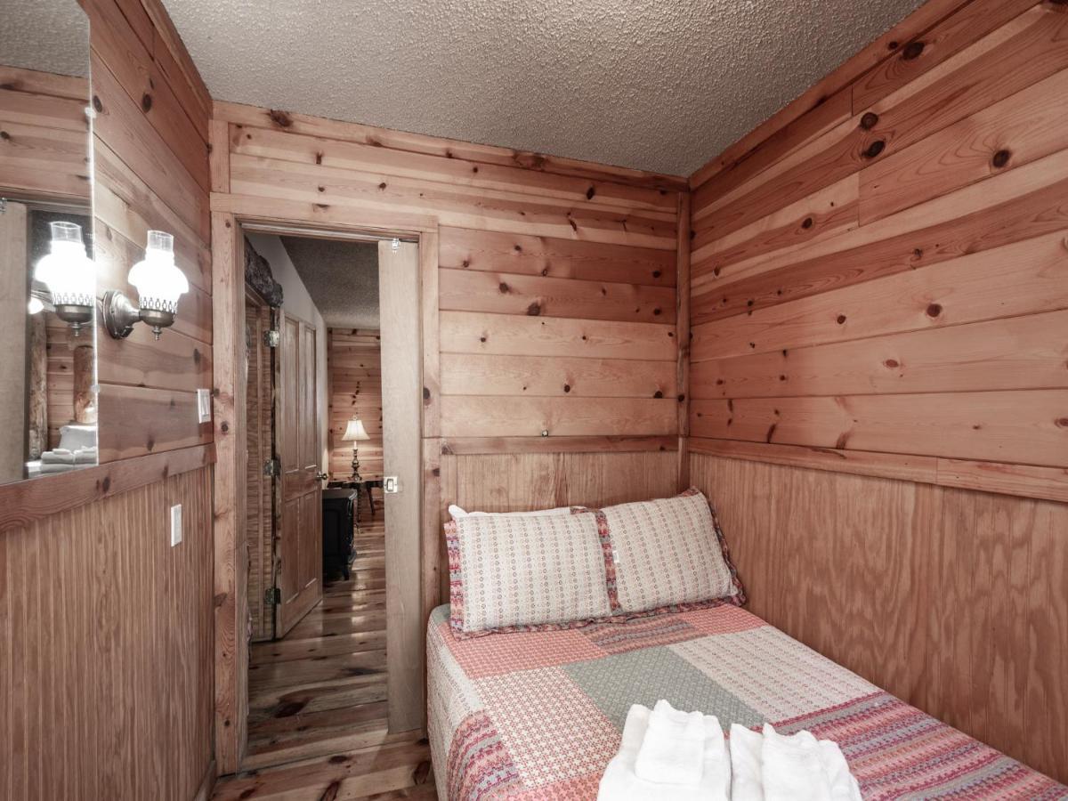 Sleeping Bear, 2 Bedrooms, Front Deck, Midtown, Sleeps 6 Ruidoso Exterior photo